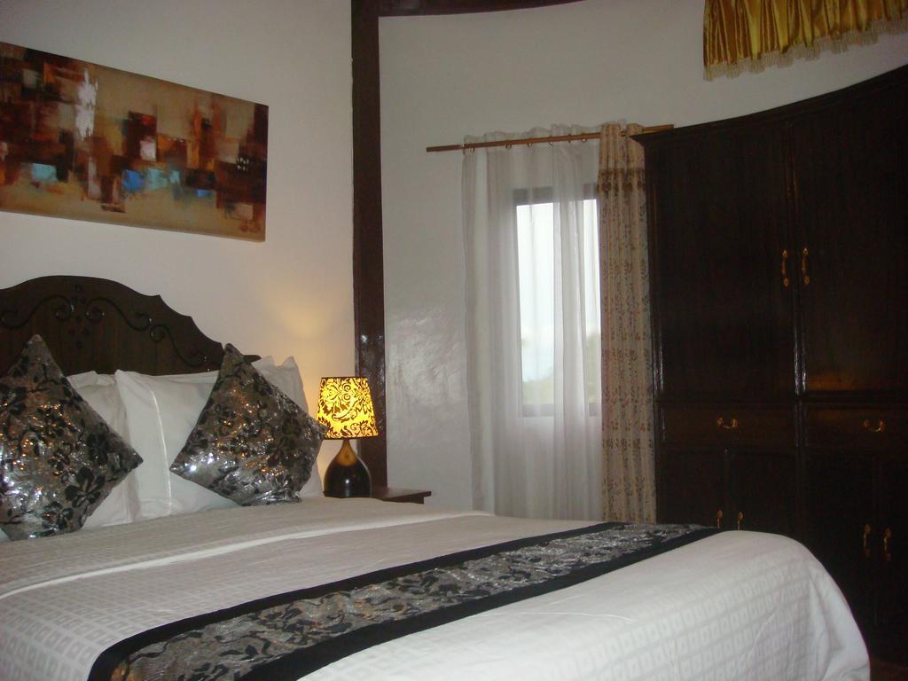 Padre Burgos Castle Resort Surigao Exteriör bild