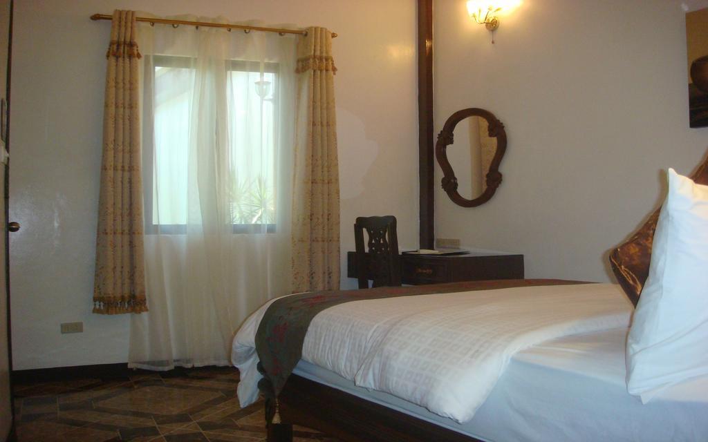 Padre Burgos Castle Resort Surigao Exteriör bild
