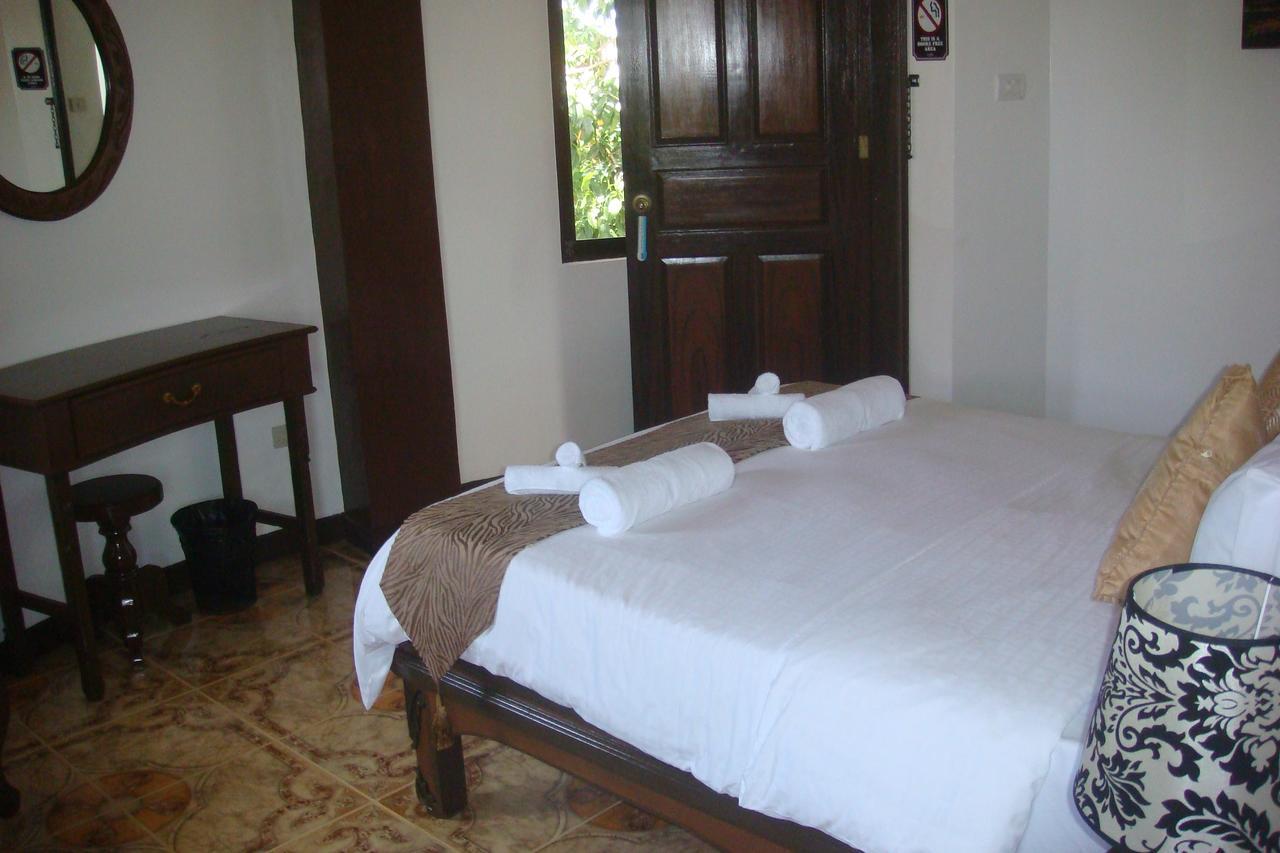 Padre Burgos Castle Resort Surigao Exteriör bild