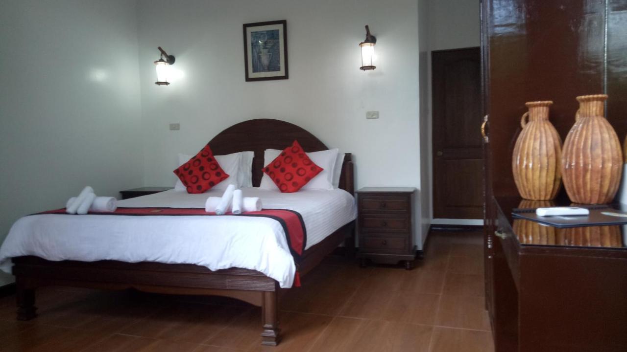 Padre Burgos Castle Resort Surigao Exteriör bild